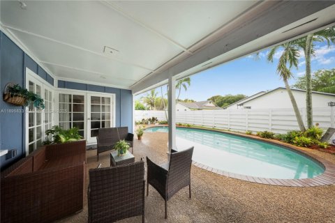 House in Miami, Florida 3 bedrooms, 167.13 sq.m. № 1948921 - photo 24