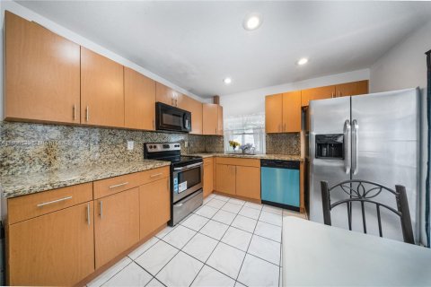 House in Miami, Florida 3 bedrooms, 167.13 sq.m. № 1948921 - photo 10