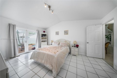 House in Miami, Florida 3 bedrooms, 167.13 sq.m. № 1948921 - photo 13