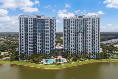 Copropriété à vendre à Sunrise, Floride: 3 chambres, 118.08 m2 № 2240948 - photo 2