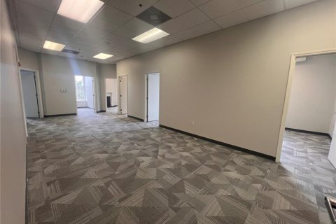 Propiedad comercial en alquiler en Sanford, Florida № 1905411 - foto 2