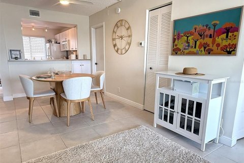 Condo in Saint Petersburg, Florida, 2 bedrooms № 2093046 - photo 7
