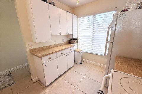 Condo in Saint Petersburg, Florida, 2 bedrooms № 2093046 - photo 10