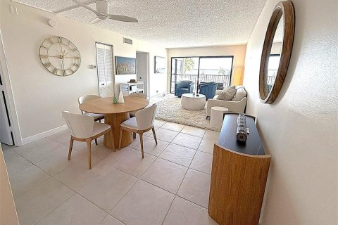 Condo in Saint Petersburg, Florida, 2 bedrooms № 2093046 - photo 3