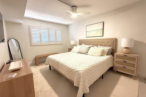 Condo in Saint Petersburg, Florida, 2 bedrooms № 2093046 - photo 13