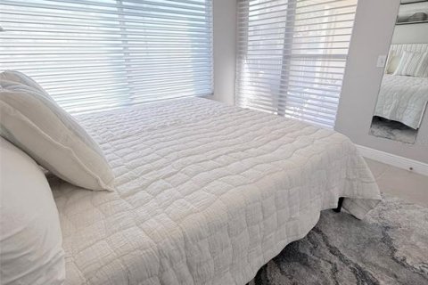 Condo in Saint Petersburg, Florida, 2 bedrooms № 2093046 - photo 20