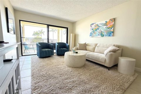 Condo in Saint Petersburg, Florida, 2 bedrooms № 2093046 - photo 5