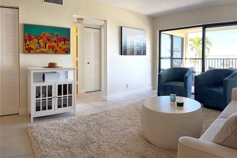Condo in Saint Petersburg, Florida, 2 bedrooms № 2093046 - photo 6
