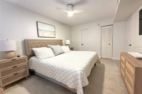 Condo in Saint Petersburg, Florida, 2 bedrooms № 2093046 - photo 15