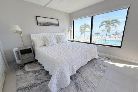Condo in Saint Petersburg, Florida, 2 bedrooms № 2093046 - photo 21