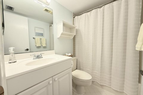 Condo in Saint Petersburg, Florida, 2 bedrooms № 2093046 - photo 23