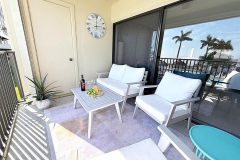 Condo in Saint Petersburg, Florida, 2 bedrooms № 2093046 - photo 25