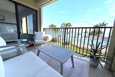 Condo in Saint Petersburg, Florida, 2 bedrooms № 2093046 - photo 27