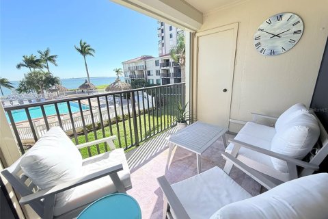 Condo in Saint Petersburg, Florida, 2 bedrooms № 2093046 - photo 26