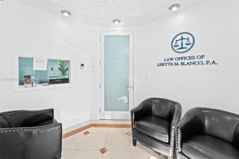 Propiedad comercial en venta en Miami Lakes, Florida № 1981949 - foto 4