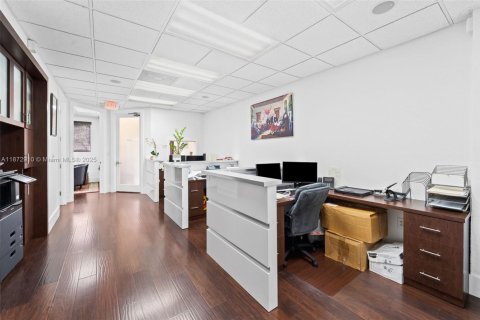 Propiedad comercial en venta en Miami Lakes, Florida № 1981949 - foto 5