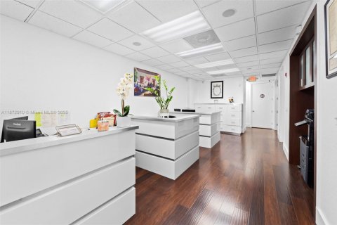 Propiedad comercial en venta en Miami Lakes, Florida № 1981949 - foto 6