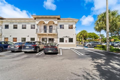 Propiedad comercial en venta en Miami Lakes, Florida № 1981949 - foto 1