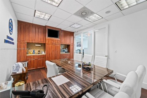 Propiedad comercial en venta en Miami Lakes, Florida № 1981949 - foto 10