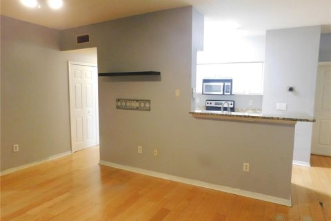 Touwnhouse à vendre à Tampa, Floride: 2 chambres, 107.02 m2 № 1916856 - photo 8