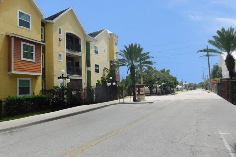 Touwnhouse à vendre à Tampa, Floride: 2 chambres, 107.02 m2 № 1916856 - photo 26