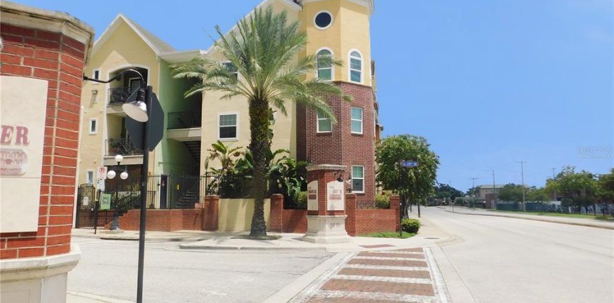 Touwnhouse à Tampa, Floride 2 chambres, 107.02 m2 № 1916856