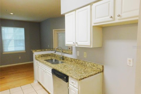 Touwnhouse à vendre à Tampa, Floride: 2 chambres, 107.02 m2 № 1916856 - photo 6