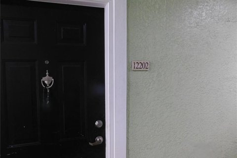 Touwnhouse à vendre à Tampa, Floride: 2 chambres, 107.02 m2 № 1916856 - photo 2
