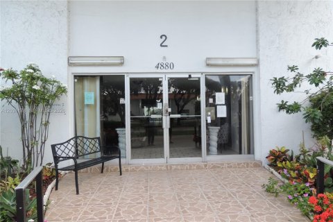 Condo in Lauderhill, Florida, 1 bedroom  № 2242180 - photo 14