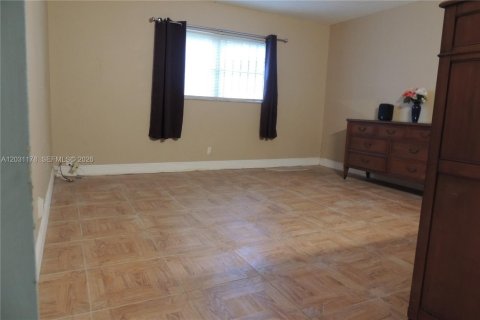 Condo in Lauderhill, Florida, 1 bedroom  № 2242180 - photo 5
