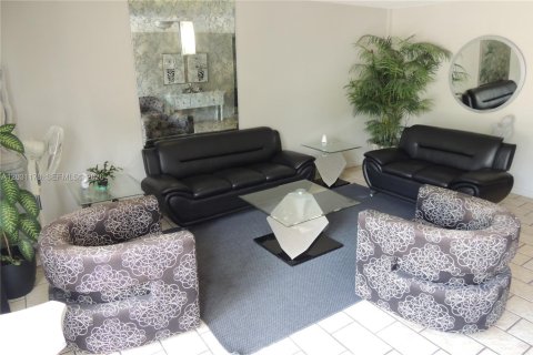 Condo in Lauderhill, Florida, 1 bedroom  № 2242180 - photo 15