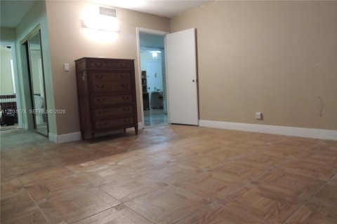 Condo in Lauderhill, Florida, 1 bedroom  № 2242180 - photo 7
