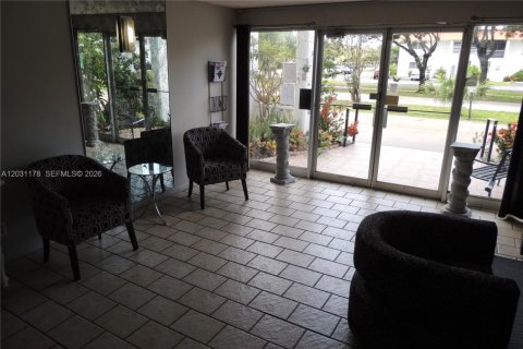 Condo in Lauderhill, Florida, 1 bedroom  № 2242180 - photo 16