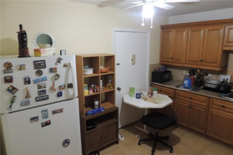 Condo in Lauderhill, Florida, 1 bedroom  № 2242180 - photo 11