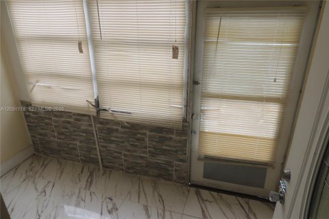 Condo in Lauderhill, Florida, 1 bedroom  № 2242180 - photo 12