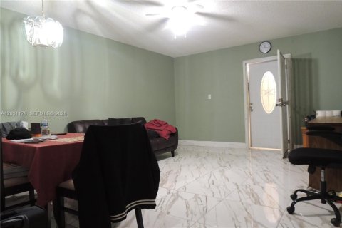 Condo in Lauderhill, Florida, 1 bedroom  № 2242180