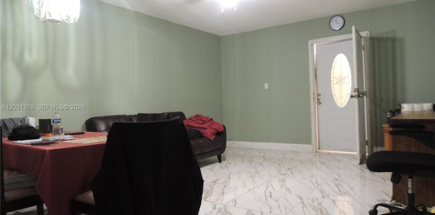 Condo in Lauderhill, Florida, 1 bedroom  № 2242180