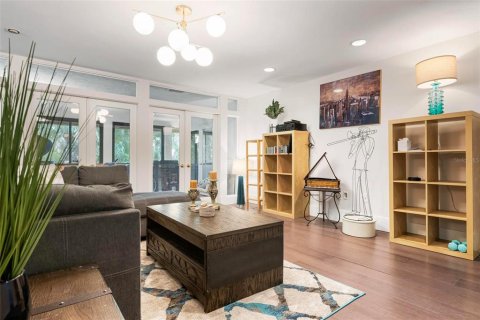 Condo in Sarasota, Florida, 2 bedrooms  № 1879560 - photo 7