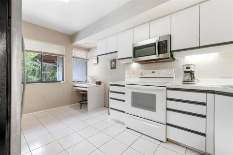 Condo in Sarasota, Florida, 2 bedrooms  № 1879560 - photo 17