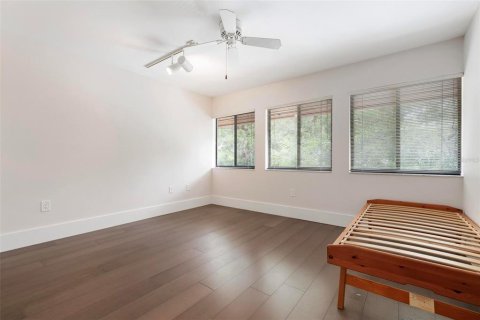 Condo in Sarasota, Florida, 2 bedrooms  № 1879560 - photo 23