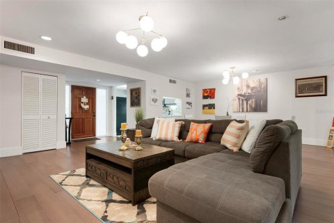 Condo in Sarasota, Florida, 2 bedrooms  № 1879560 - photo 10