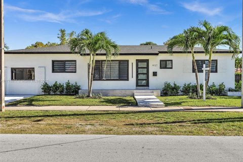 Купить виллу или дом в Майами, Флорида 3 спальни, 137.03м2, № 1957478 - фото 2