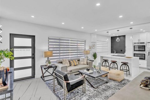 Купить виллу или дом в Майами, Флорида 3 спальни, 137.03м2, № 1957478 - фото 6