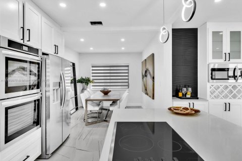 Купить виллу или дом в Майами, Флорида 3 спальни, 137.03м2, № 1957478 - фото 18