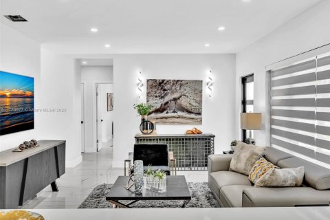 Купить виллу или дом в Майами, Флорида 3 спальни, 137.03м2, № 1957478 - фото 12