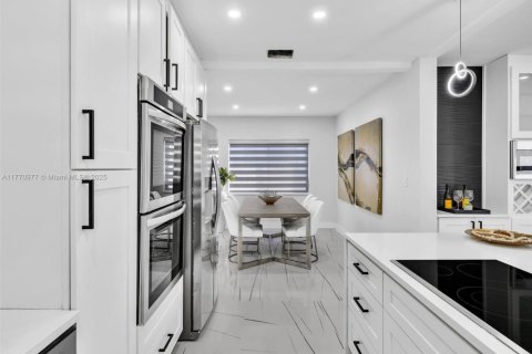 Купить виллу или дом в Майами, Флорида 3 спальни, 137.03м2, № 1957478 - фото 19