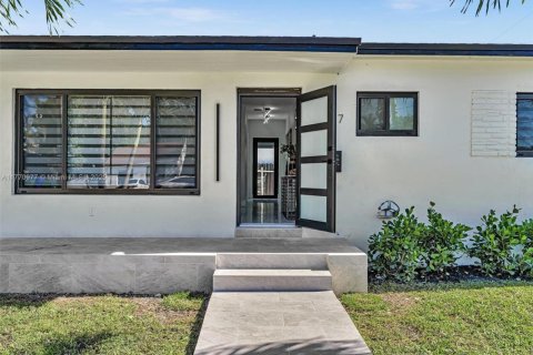 Купить виллу или дом в Майами, Флорида 3 спальни, 137.03м2, № 1957478 - фото 3