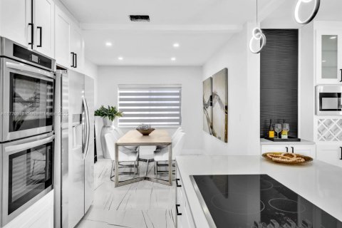 Купить виллу или дом в Майами, Флорида 3 спальни, 137.03м2, № 1957478 - фото 15