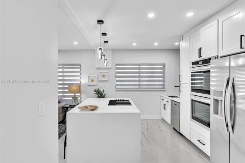 Купить виллу или дом в Майами, Флорида 3 спальни, 137.03м2, № 1957478 - фото 17