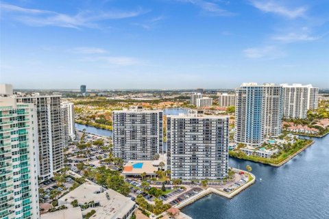 Condominio en venta en Aventura, Florida, 2 dormitorios, 105.17 m2 № 2034320 - foto 14